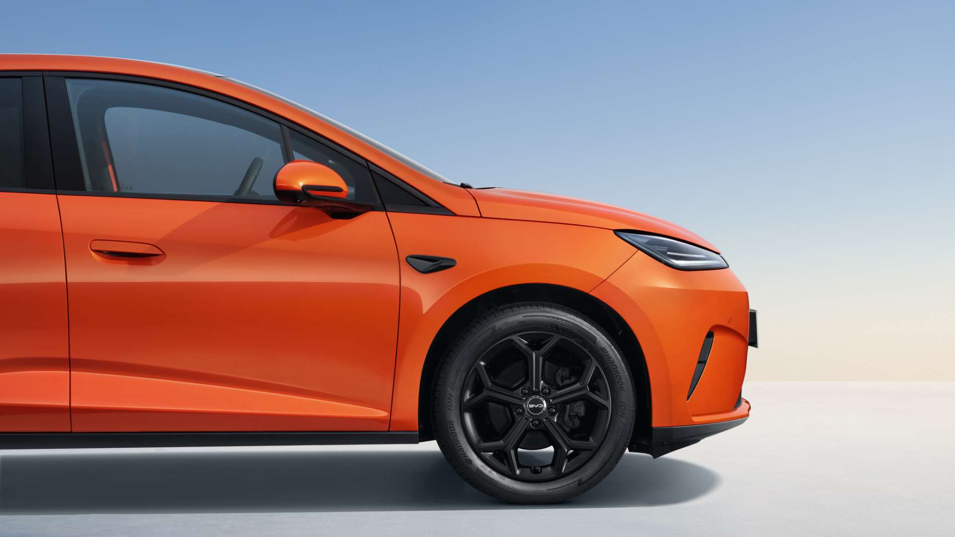 Interior - Dynamic Alloy Wheels